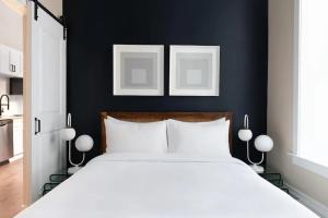 LIVN Millennium Park Downtown Chicago Superior 1BR