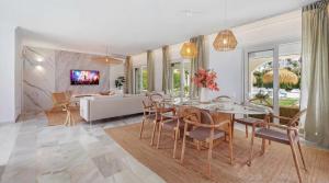 VACATION MARBELLA I Villa Sirio, Golf-Front Villa, Private Heated Pool, BBQ, Privacy, World-Class Dining, 10 min from Puerto Banus