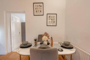Comfortable Putney Home | Families & Contractors