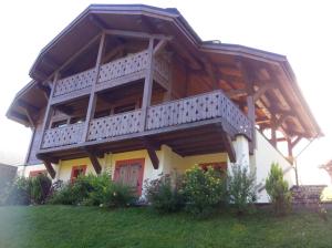 Luxury Family Ski Chalet - Jacuzzi BBQ - Near Lake Golf - Multipass access 60 Summer activities - Sleep 10