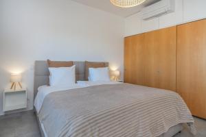 Alba Marina Apartment, with 3 Bedrooms and Hotel Pool