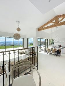 Villa With Panoramic Views And Pool In Gordes