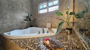 Pink Heist Glam House with Dress-Up Photo Room