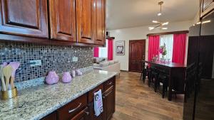 Pink Heist Glam House with Dress-Up Photo Room