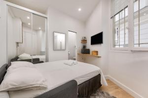 Urban Flat 165 - Lovely Studio near Champs Elysees Paris