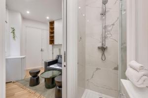 Urban Flat 165 - Lovely Studio near Champs Elysees Paris