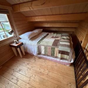 Pines Lakefront Cottage at Horseshoe Lake
