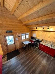 Pines Lakefront Cottage at Horseshoe Lake