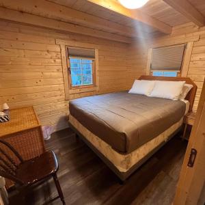 Pines Lakefront Cottage at Horseshoe Lake
