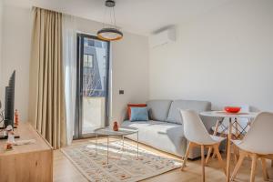Barrikada-E Apartments