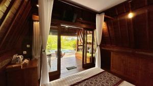 Wooden pool villa in ubud By iLys Collection