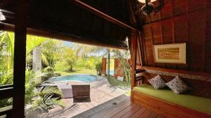 Wooden pool villa in ubud By iLys Collection