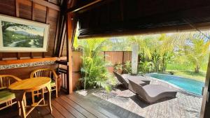 Wooden pool villa in ubud By iLys Collection