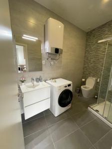 Maria Do Carmo - Casa das Gatas