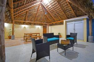 Condo Pool Palapa Lounge Free Parking Onsite