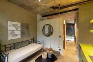 The Sandhaus Original