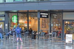 Elegant 2BR Apartment in Prestigious QuarterMile