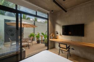 The Sandhaus Suite 5