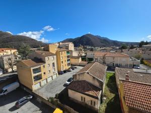 Studio avec balcon et vue panoramique sur le Cousson proche Thermes