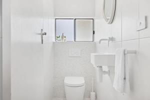 Saltys Silver Sands A playful pet friendly hideaway steps from Aldinga Beach