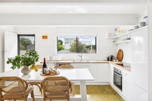 Saltys Silver Sands A playful pet friendly hideaway steps from Aldinga Beach