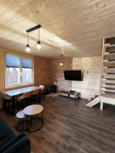 Cicha1 300 metrów od jeziora