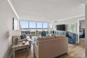 Beachfront Condo Pool Surfing Fishing EW 205