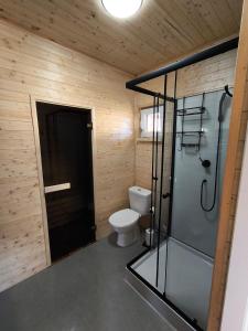 Cicha1 300 metrów od jeziora