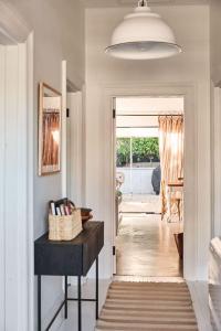 The Garden Cottage convenient, central stay with parking