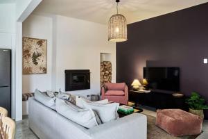 The Garden Cottage convenient, central stay with parking