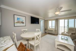 Oceanfront Beach Condo, Pool, Gym, Fishing Surfing