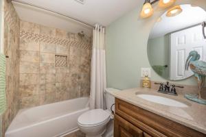 Oceanfront Beach Condo, Pool, Gym, Fishing Surfing