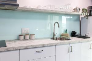 Darwin Done Right King Studio with Full Kitchen