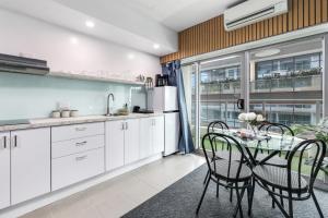 Darwin Done Right King Studio with Full Kitchen
