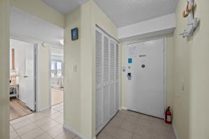 Oceanfront Beach Condo, Pool, Gym, Fishing Surfing