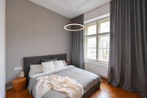 Elegant Garden Apartment near Main Station