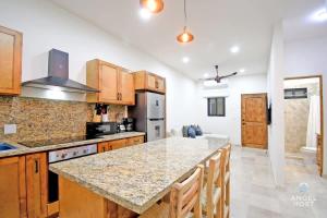 Rooftop Lounge Ocean Views Pool Near Malecon