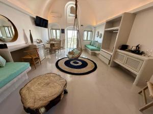 Kaleidoscope Imerovigli Suites