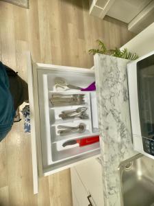 Airport Getaway- 4 mins from Airport