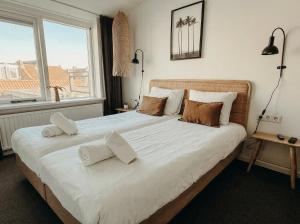 Multi-bedroom stay 9 Rooms near Beach