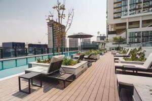 Modern 1BR - The Crest - Gym, Pool & Parking
