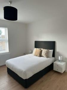 Spacious 6-Bed Home With 4 Parking Spaces