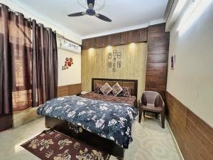Vrindavan Divine Nest Near Prem Mandir and Iskcon -2BHK Apartment #Lift #ACRooms #Wifi #Family #Couple #FreeParking #Park #2Rooms 2-6 People