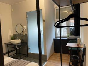 Mickitos Square Rooms and Apartments