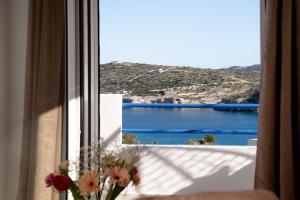 Elegant Coastal Retreat, Hot Tub and Sea Views By KB Hospitality