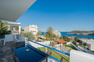 Elegant Coastal Retreat, Hot Tub and Sea Views By KB Hospitality