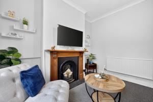 Stylish 2 bedroom house in Roath with Private Patio!