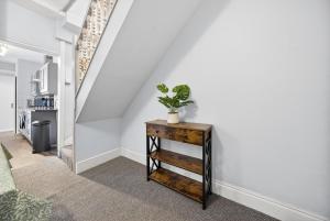 Stylish 2 bedroom house in Roath with Private Patio!