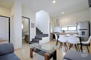 Relaxing Gated Retreat Pool communal