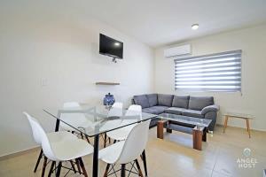 Relaxing Gated Retreat Pool communal